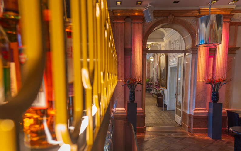 Mitarbeiter:in Bar 80-100%