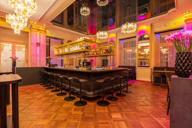 Mitarbeiter:in Bar 80-100%